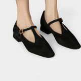 Niske štikle Elly s remenom i kopčom