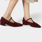 Niske štikle Elly s remenom i kopčom