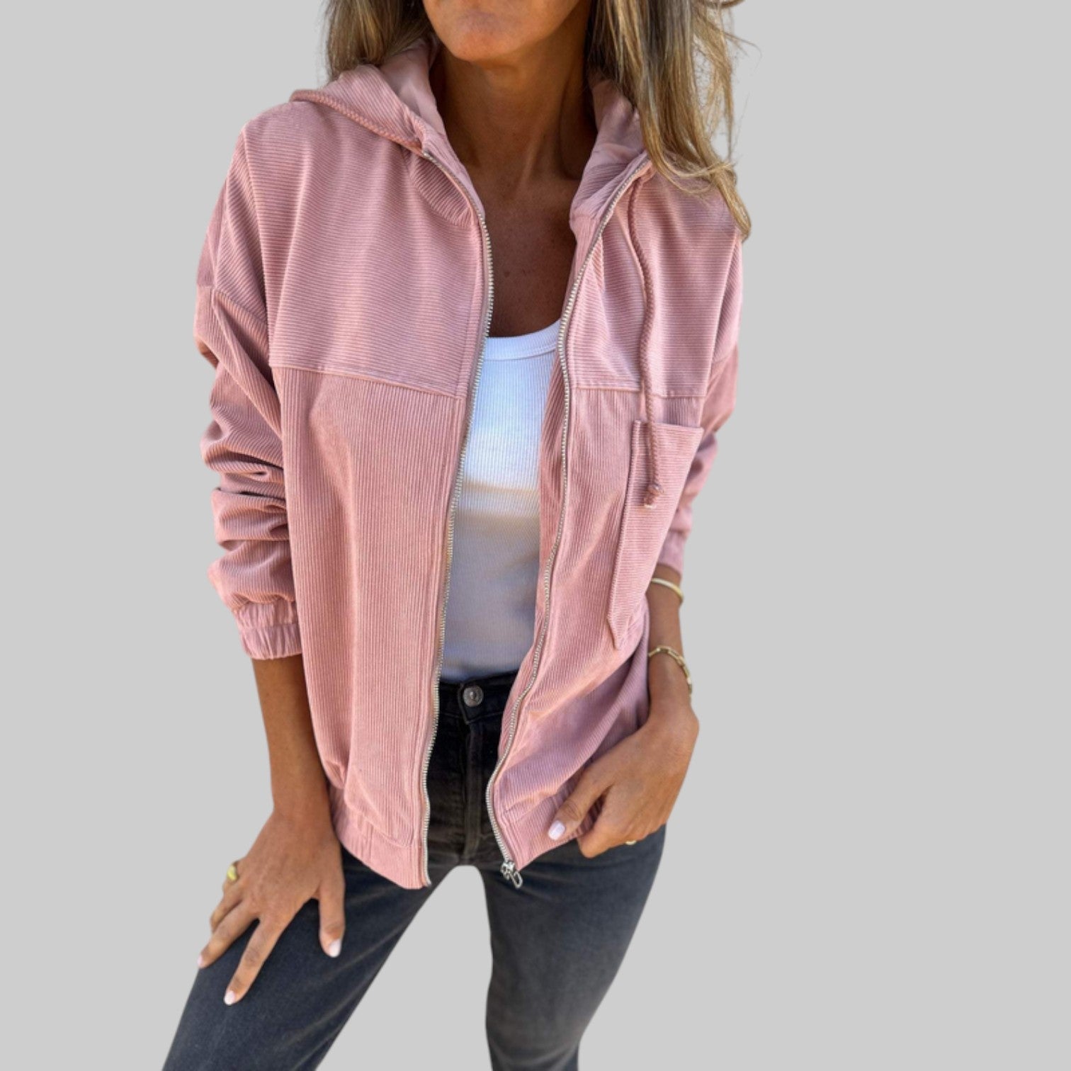 Ana - Udobna i ležerna odjevna jakna od kordura s kapuljačom i patentnim zatvaračem