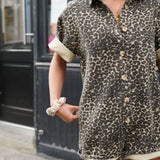 Nikki | Ležerna haljina-košulja s divljim detaljima