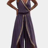 Lorena | Kombinezon s zlatnim detaljima i šlicem na nozi