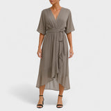 Yalina - Elegantna haljina s remenom oko struka i podesivim remenom