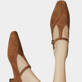 Niske štikle Elly s remenom i kopčom